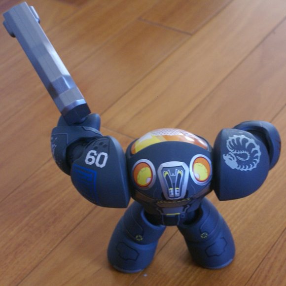 2009 BlizzCon Blizzard Starcraft 2 Jim Raynor Noobz Vinyl Action Figure w/weapon - Picture 3 of 5